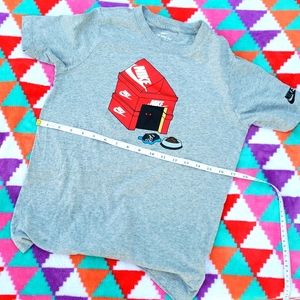 NIKE Boys THE NIKE TEE Size Large, gray